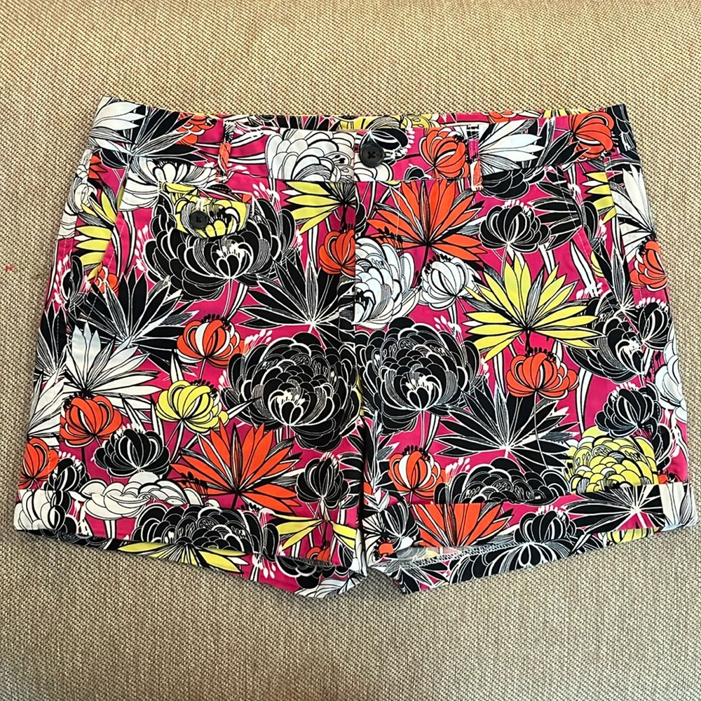 mod floral print shorts